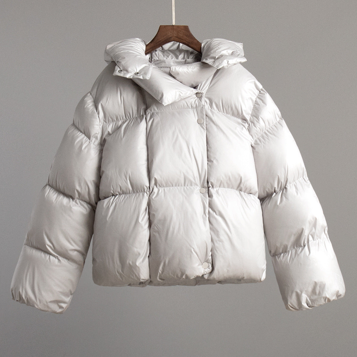 Short women's quilted jacket with hood