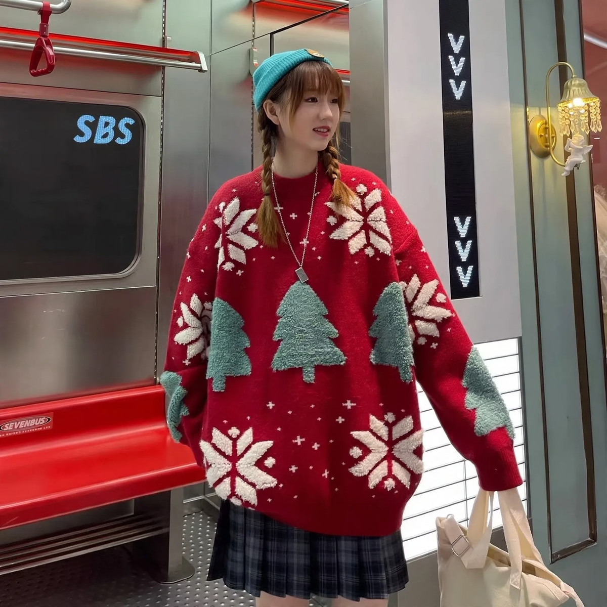 Loose Christmas knit sweater with reindeer motif