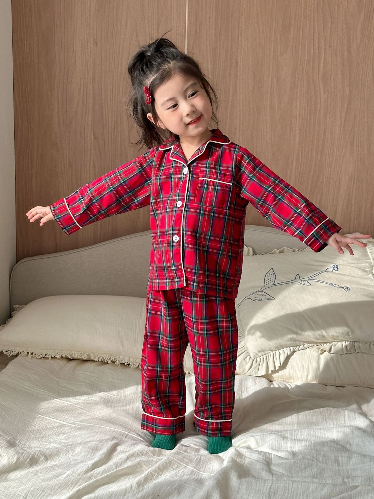 Kids' pajama set made of cotton with a check pattern