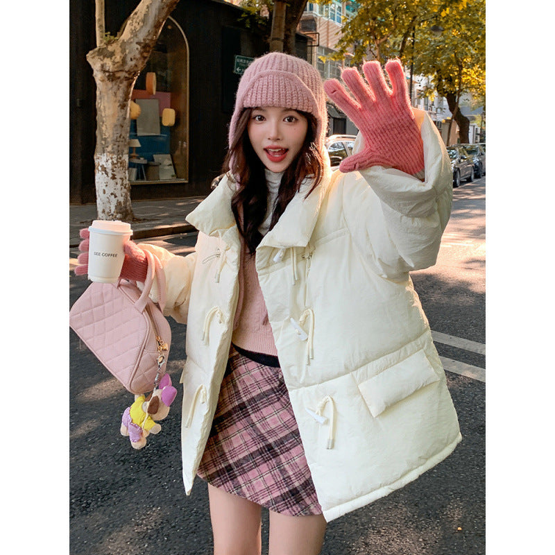 Short women's quilted jacket in oversized look with toggle buttons