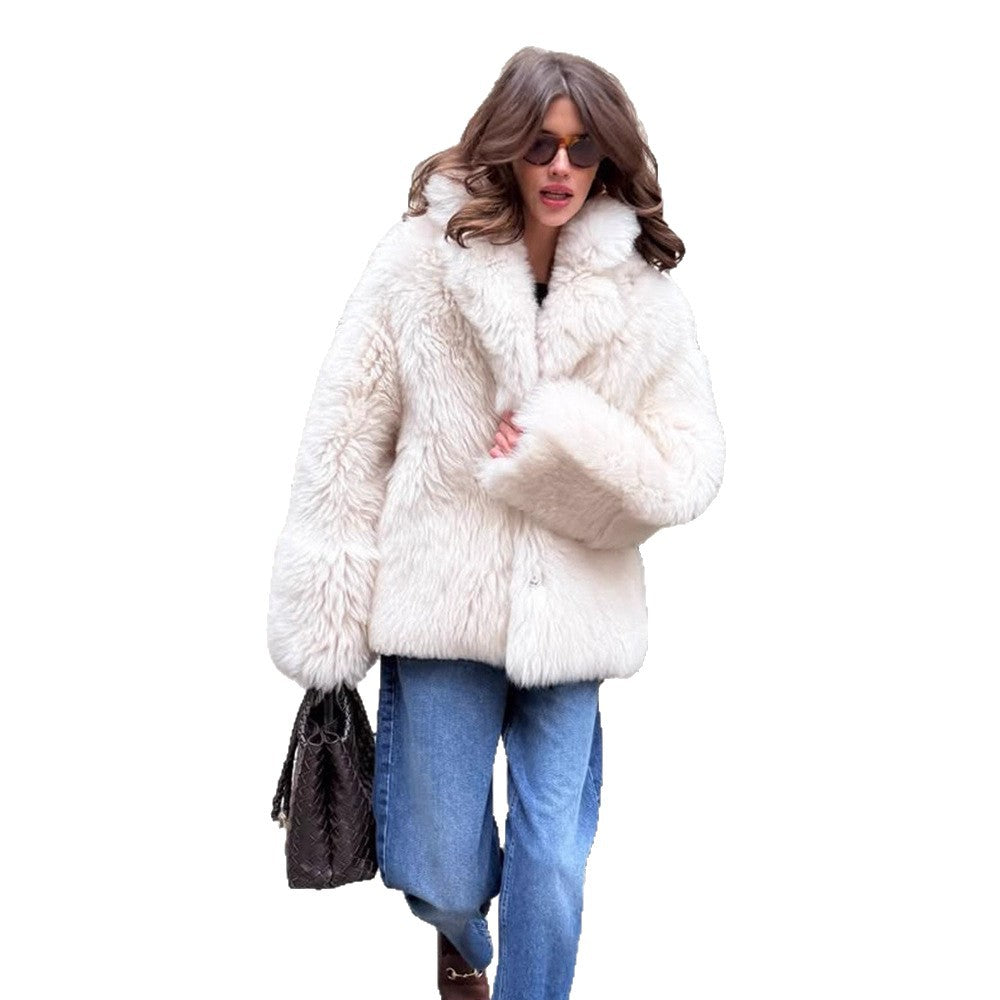 Women's short coat made of voluminous faux fur with a rounded shawl collar and boxy silhouette EVA-US