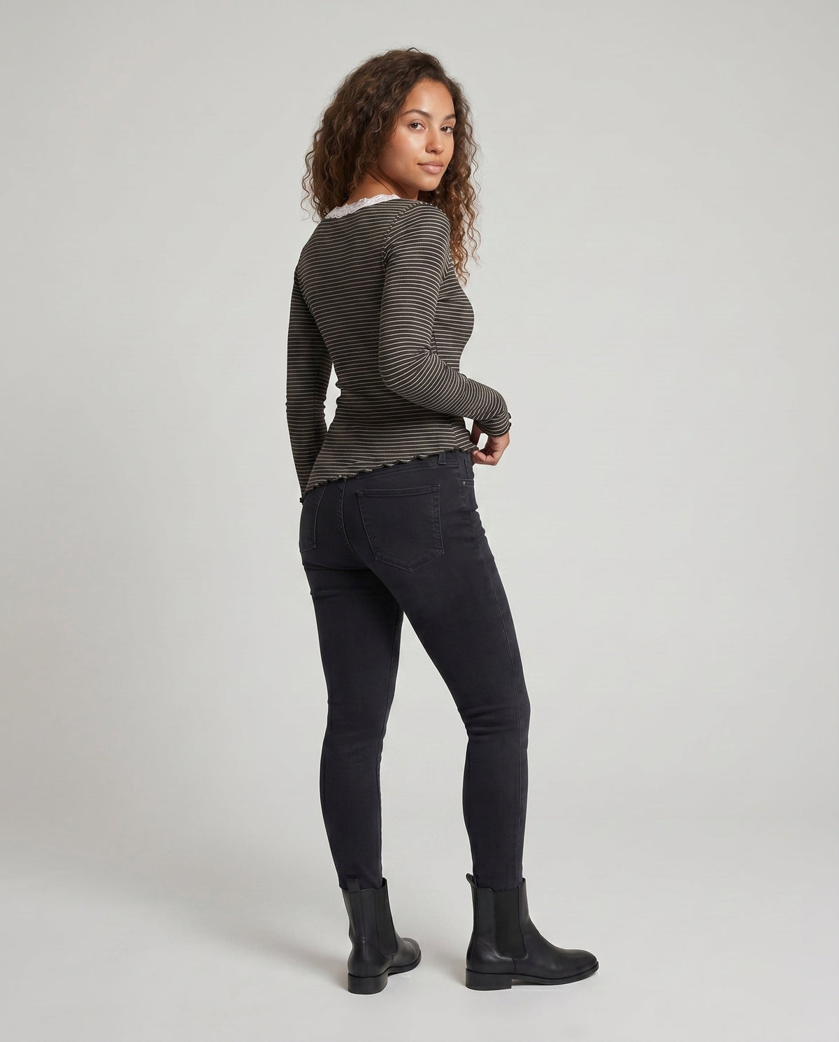 Product 15637855895882 - back_view