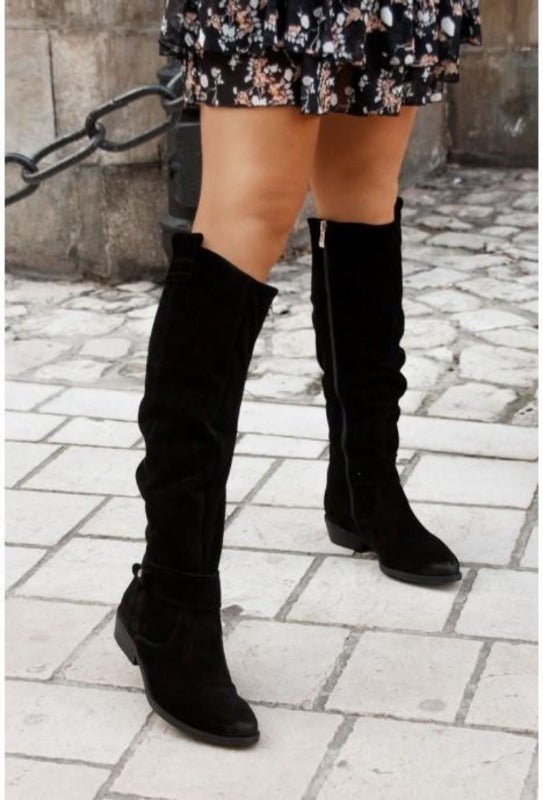 stylish leather boots, perfect for any occasion. EVA-US EVA-US