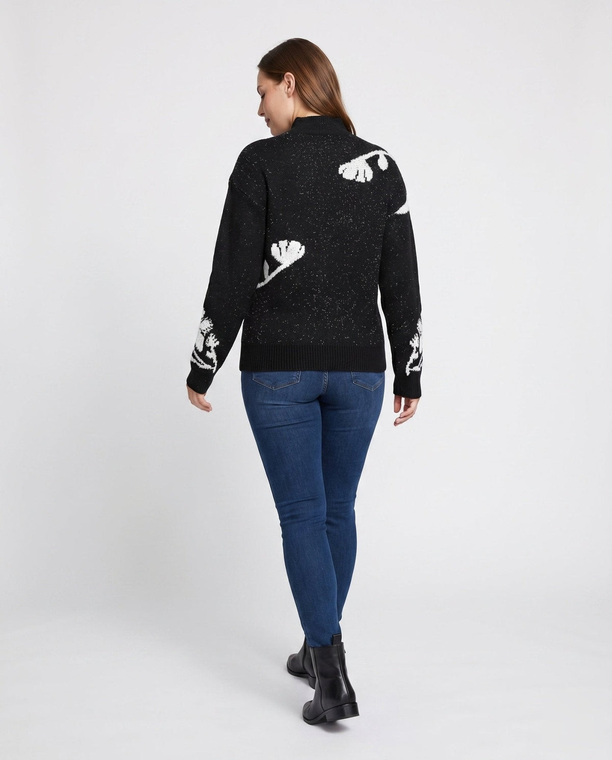 Ladies knitted sweater with floral accents - Chichicherry