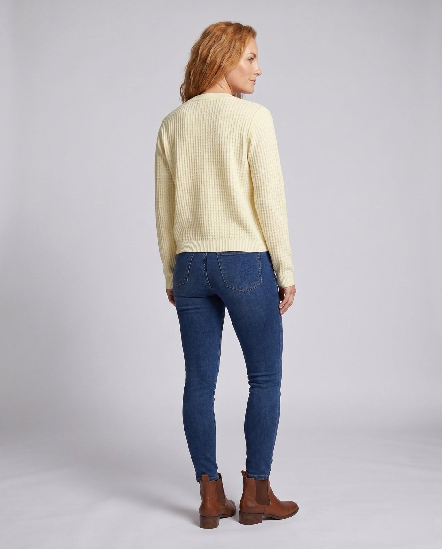 Women's cardigan with textured pattern and decorative buttons - Chichicherry