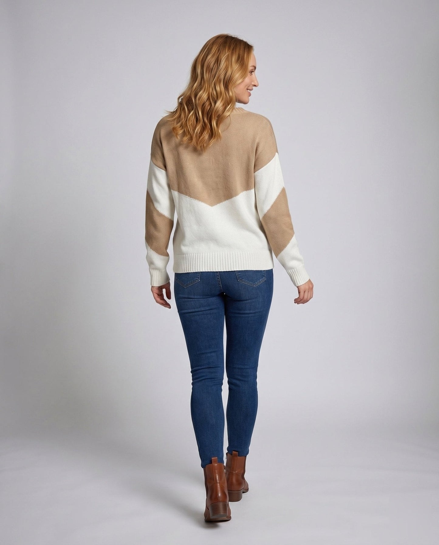 Women’s casual sweater with a loose fit and contrasting stripes - Chichicherry