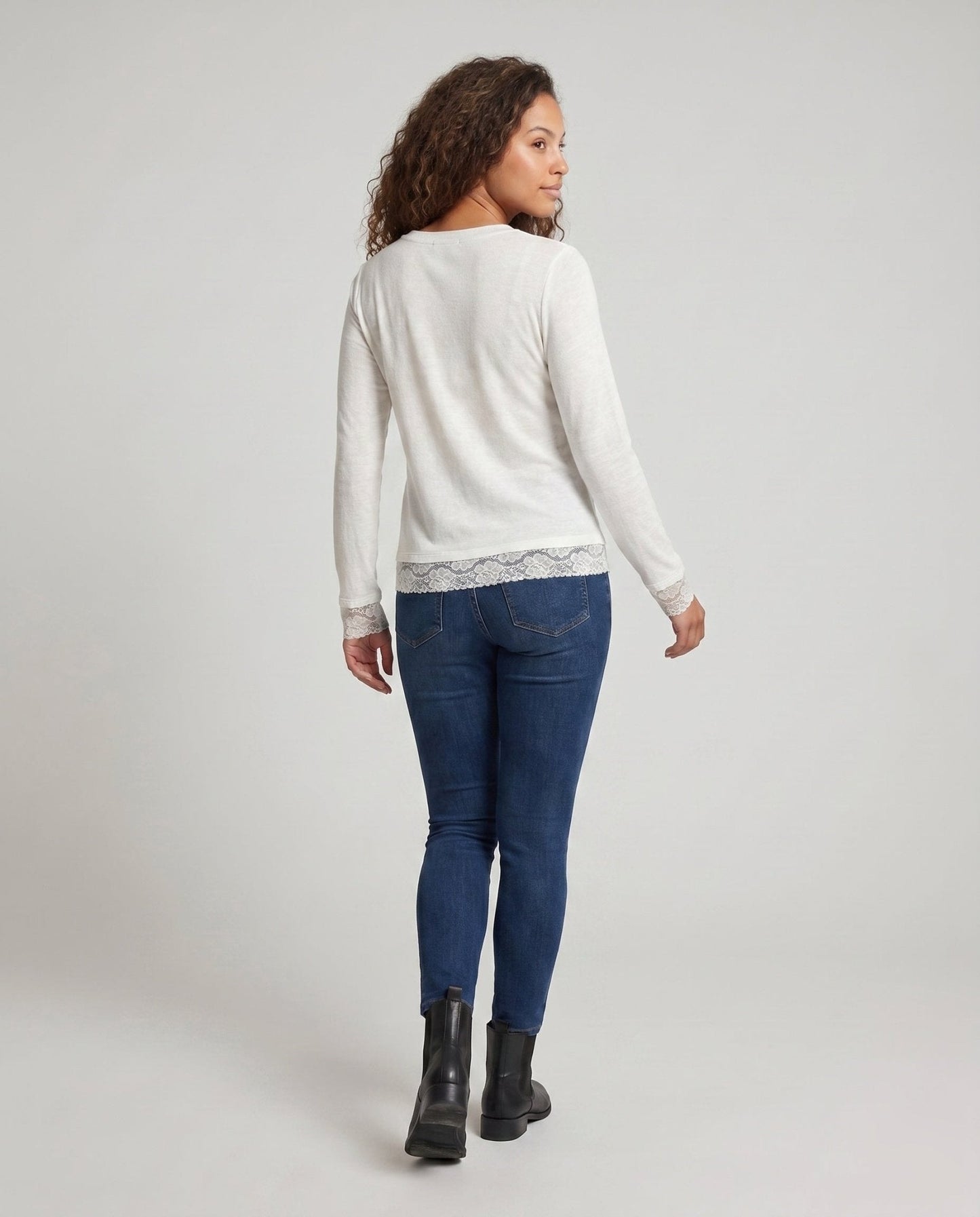 Women's casual sweatshirt with playful animal motif and ruffle details - Chichicherry