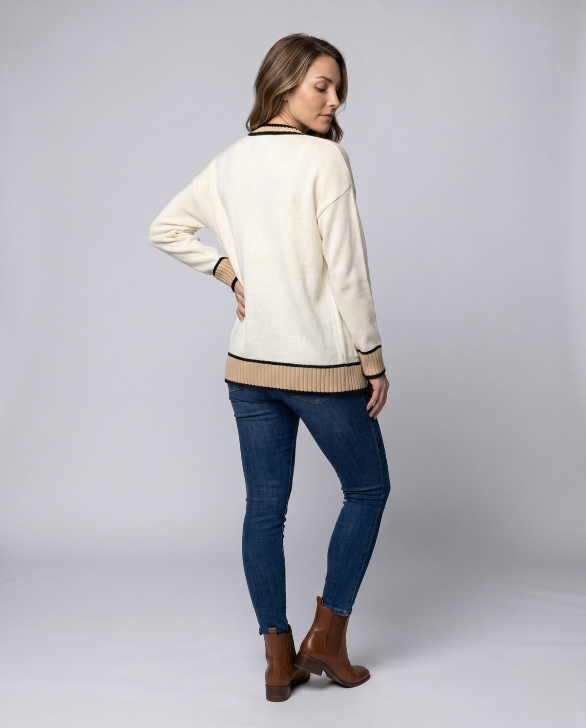 Women's fashionable cardigan with contrast details - Chichicherry