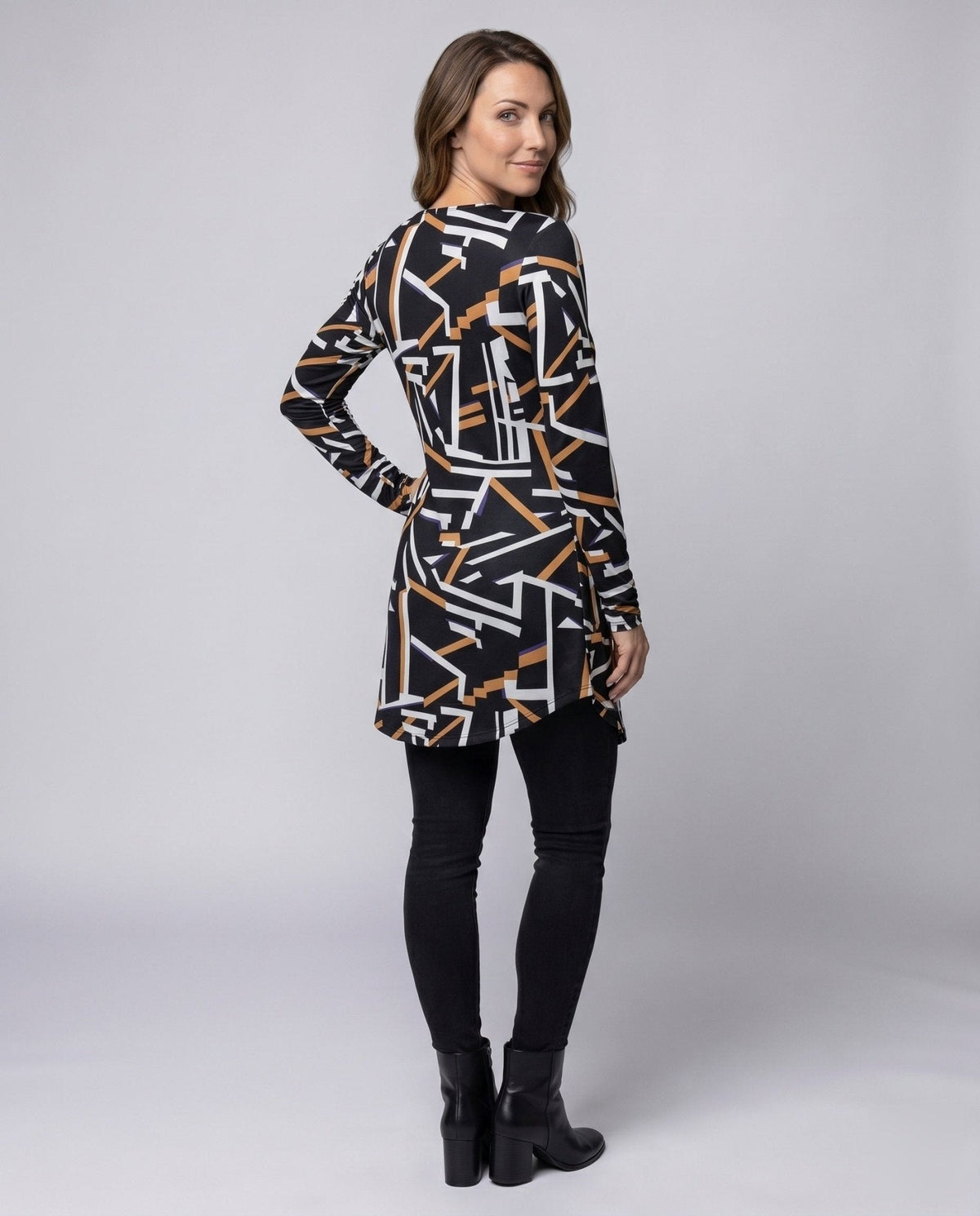 Women’s fashionable long blouse with graphic pattern - Chichicherry
