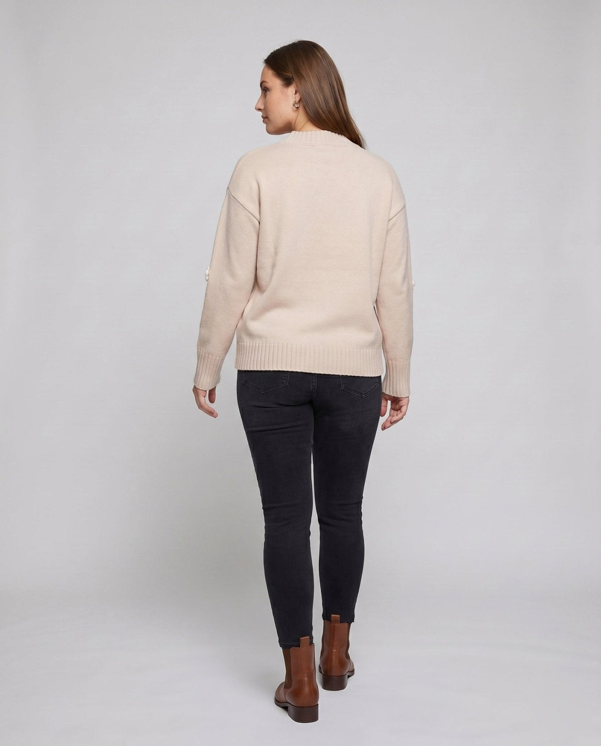 Women's knit sweater with floral appliqués and casual cut - Chichicherry