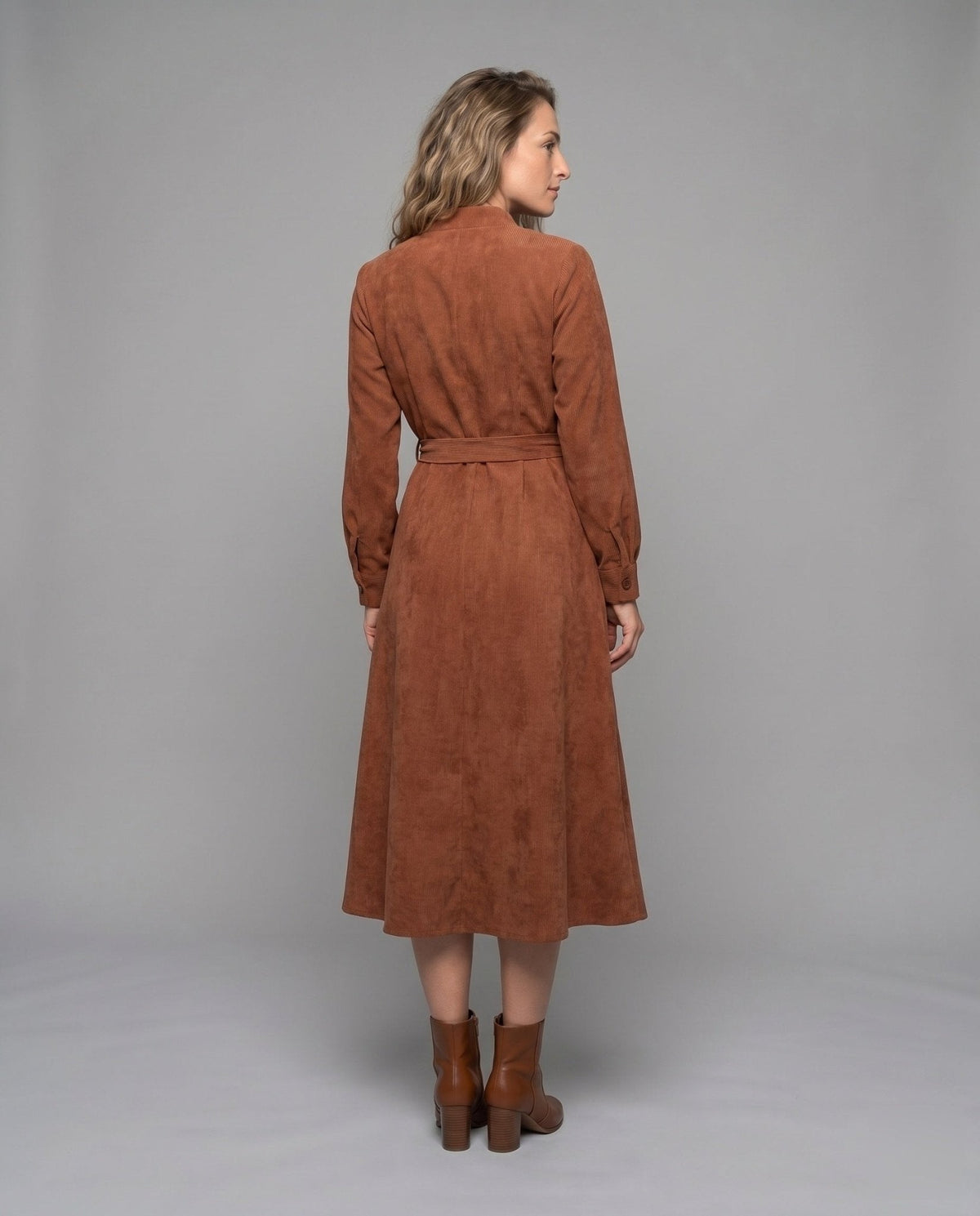 Women's maxi dress with tailored cut and elegant button placket - Chichicherry