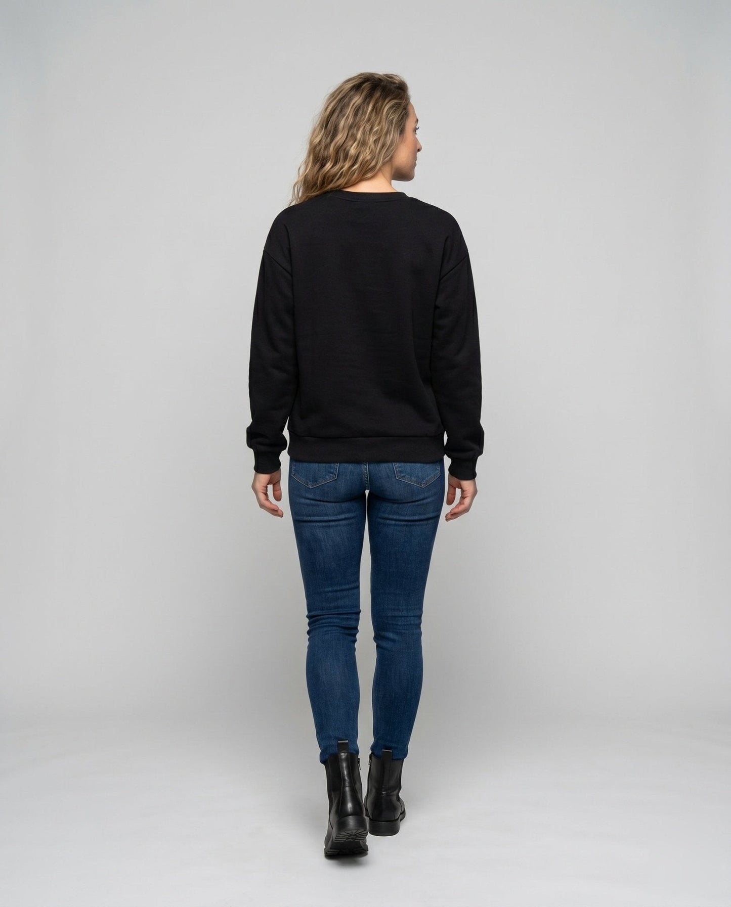 Women's sweatshirt with fashionable checkered bow design - Chichicherry