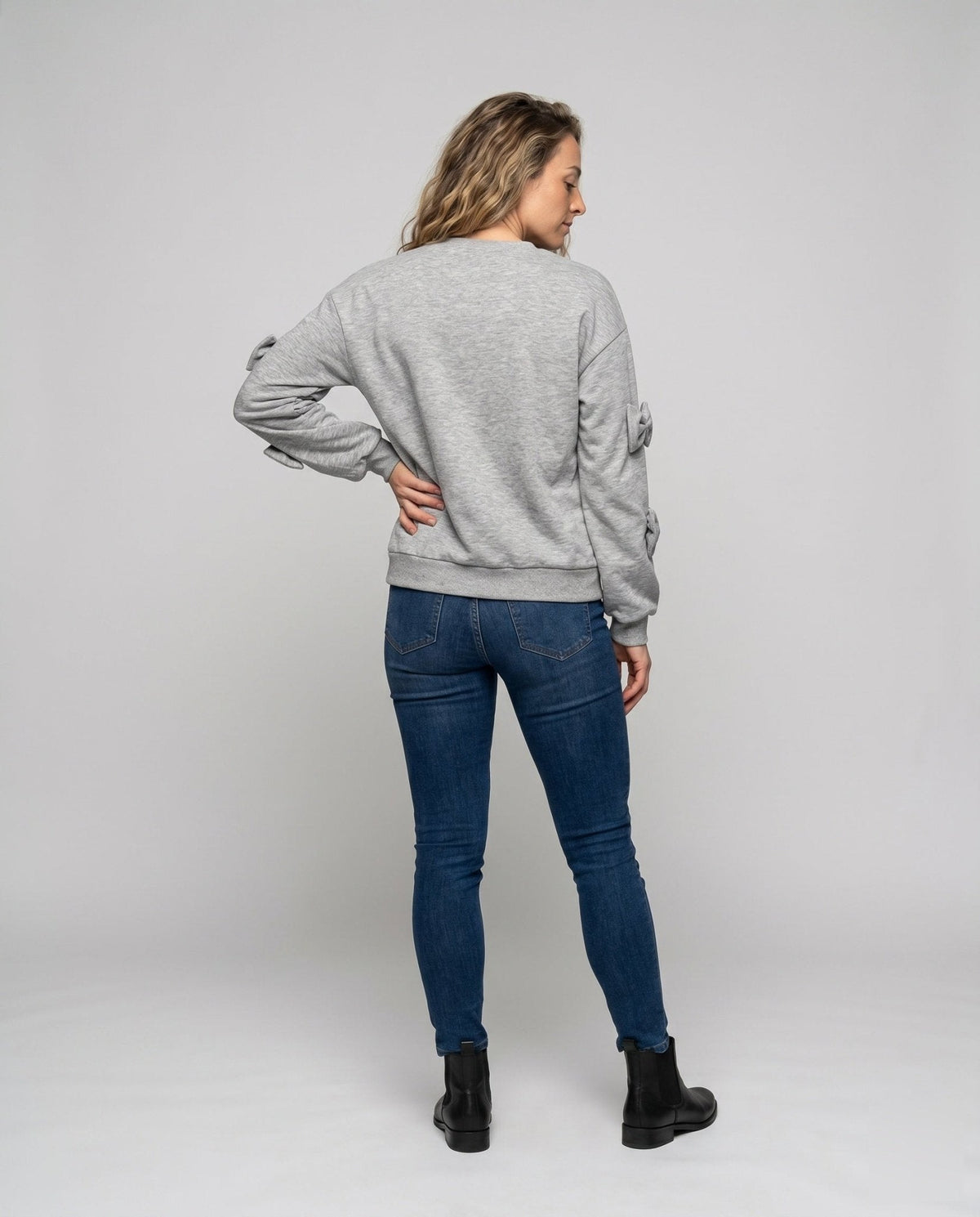 Women's sweatshirt with playful bow design - Chichicherry