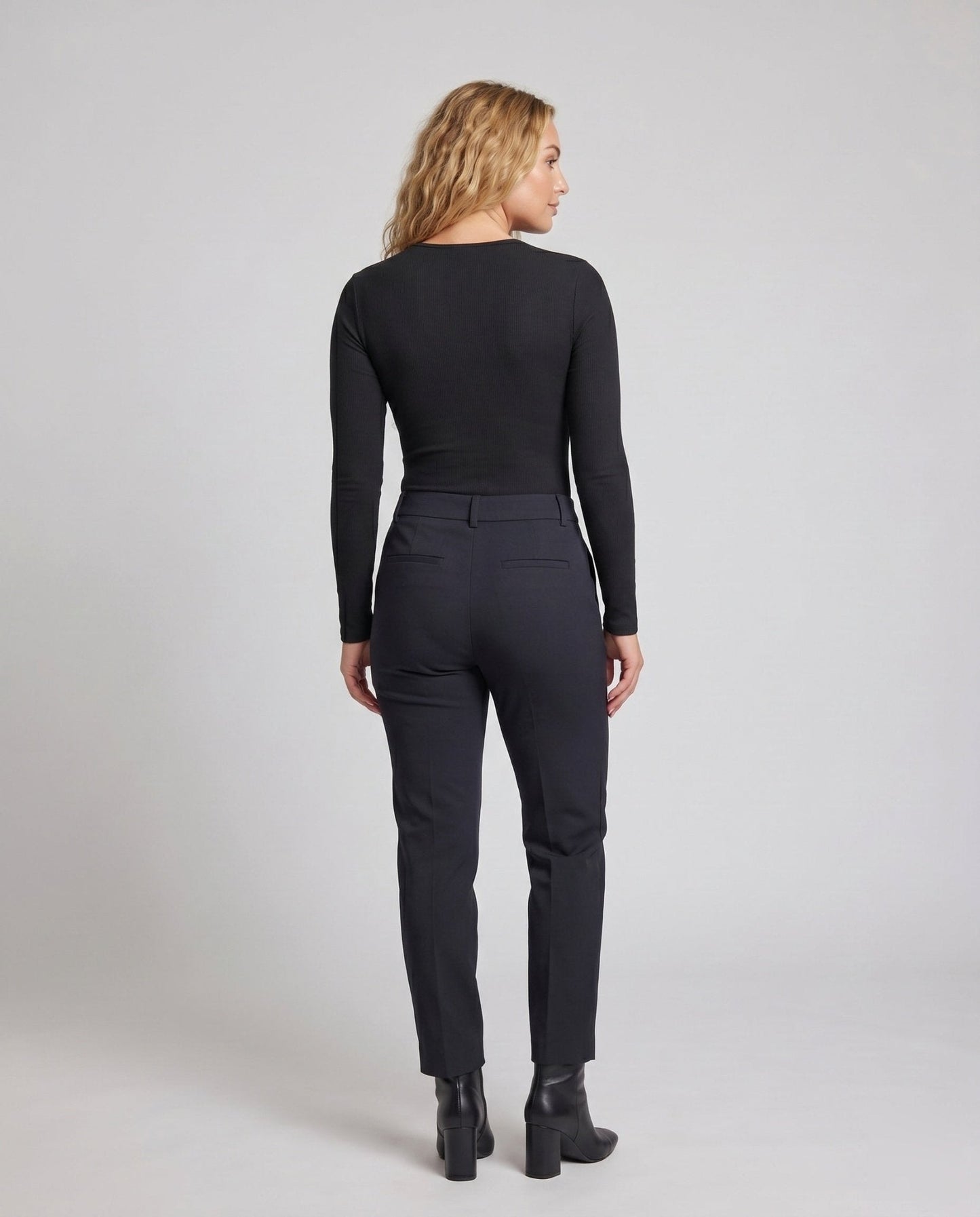 Women's top with elegant ruffles and refined sleeves - Chichicherry