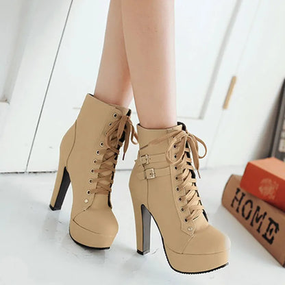 EVA-US | Lace-up boots with belt buckle