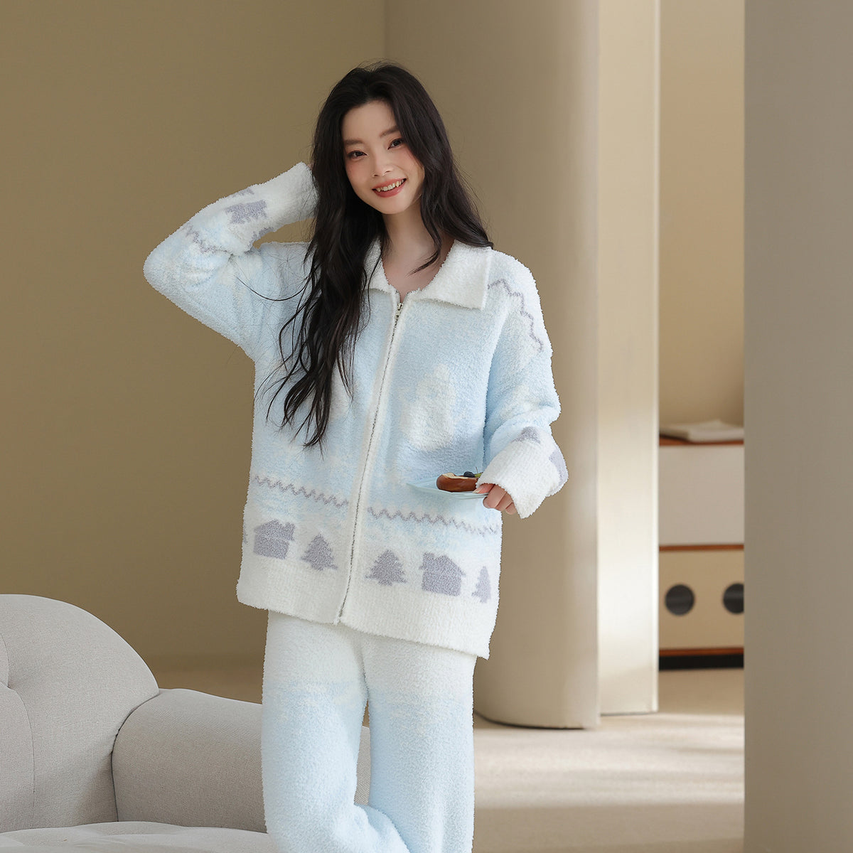 Women's home suit with zipper and lapel collar