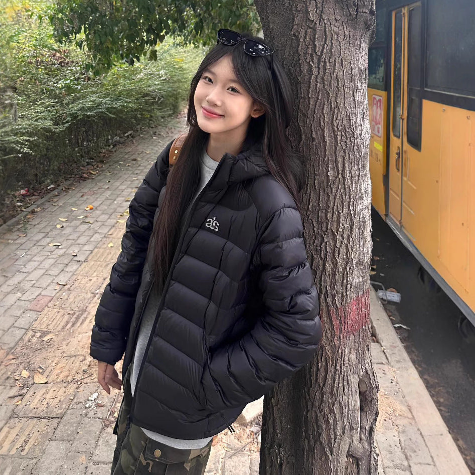 Short down jacket with hood and print