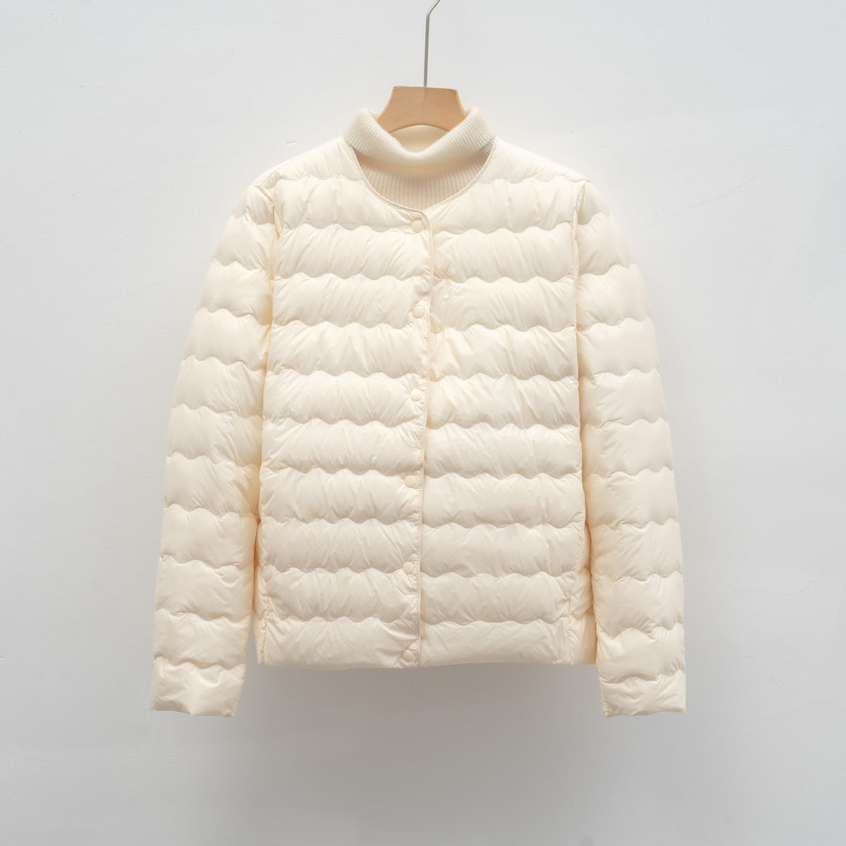 Light women’s down jacket with round neck and wave pattern