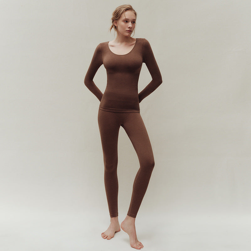Women's thermal set made of merino wool, shaping