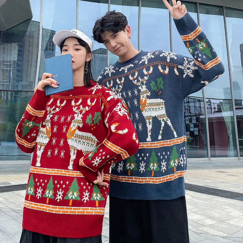 Loose Unisex Christmas Sweater with Reindeer Motif