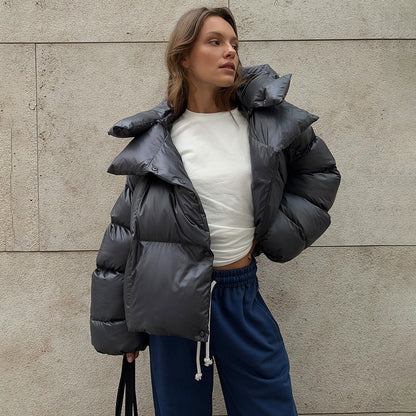 Short women's quilted jacket with hood