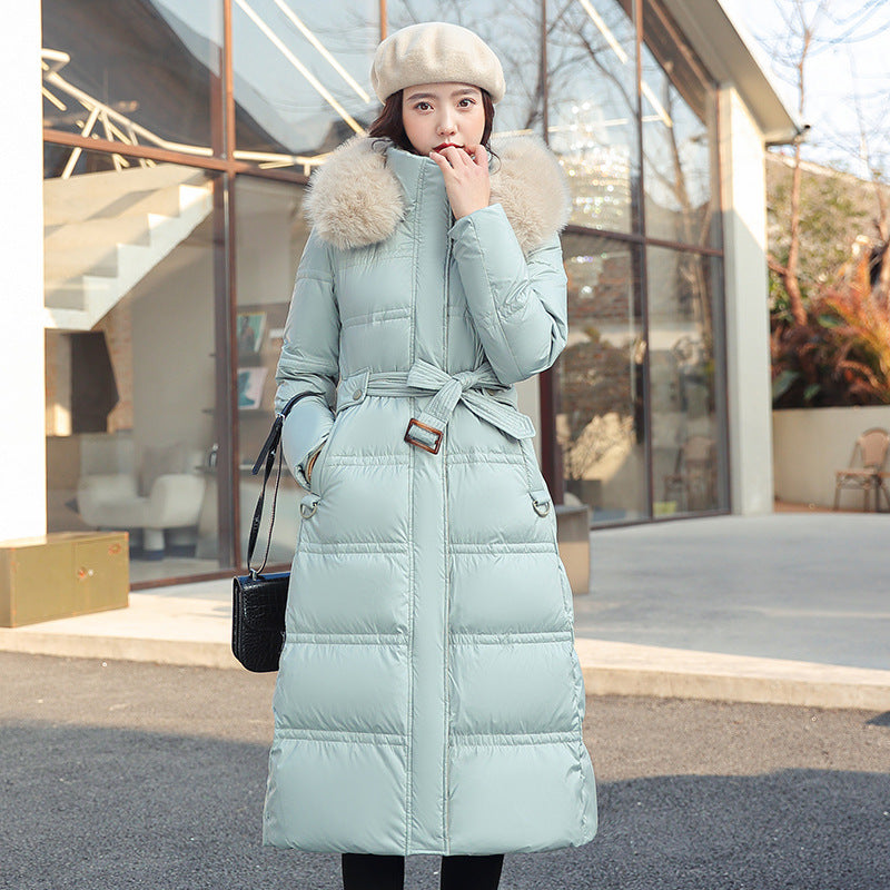 Longer, padded women's coat with faux fur collar