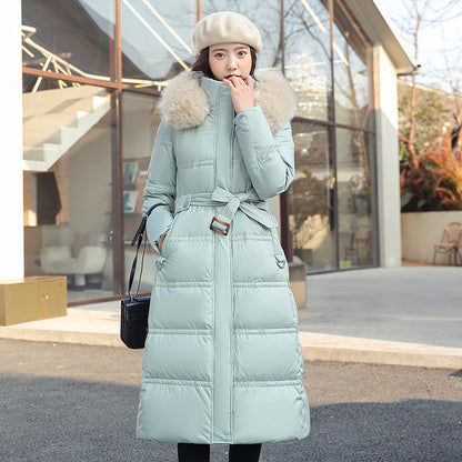 Longer, padded women's coat with faux fur collar