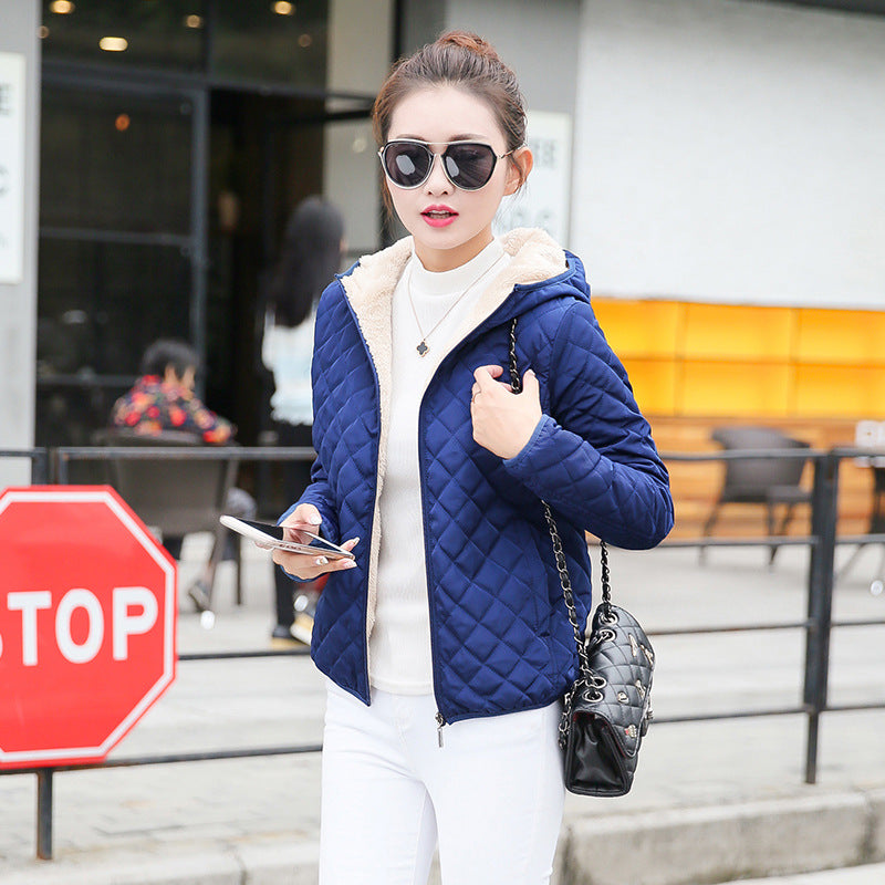 Short women's quilted jacket with lamb fleece lining