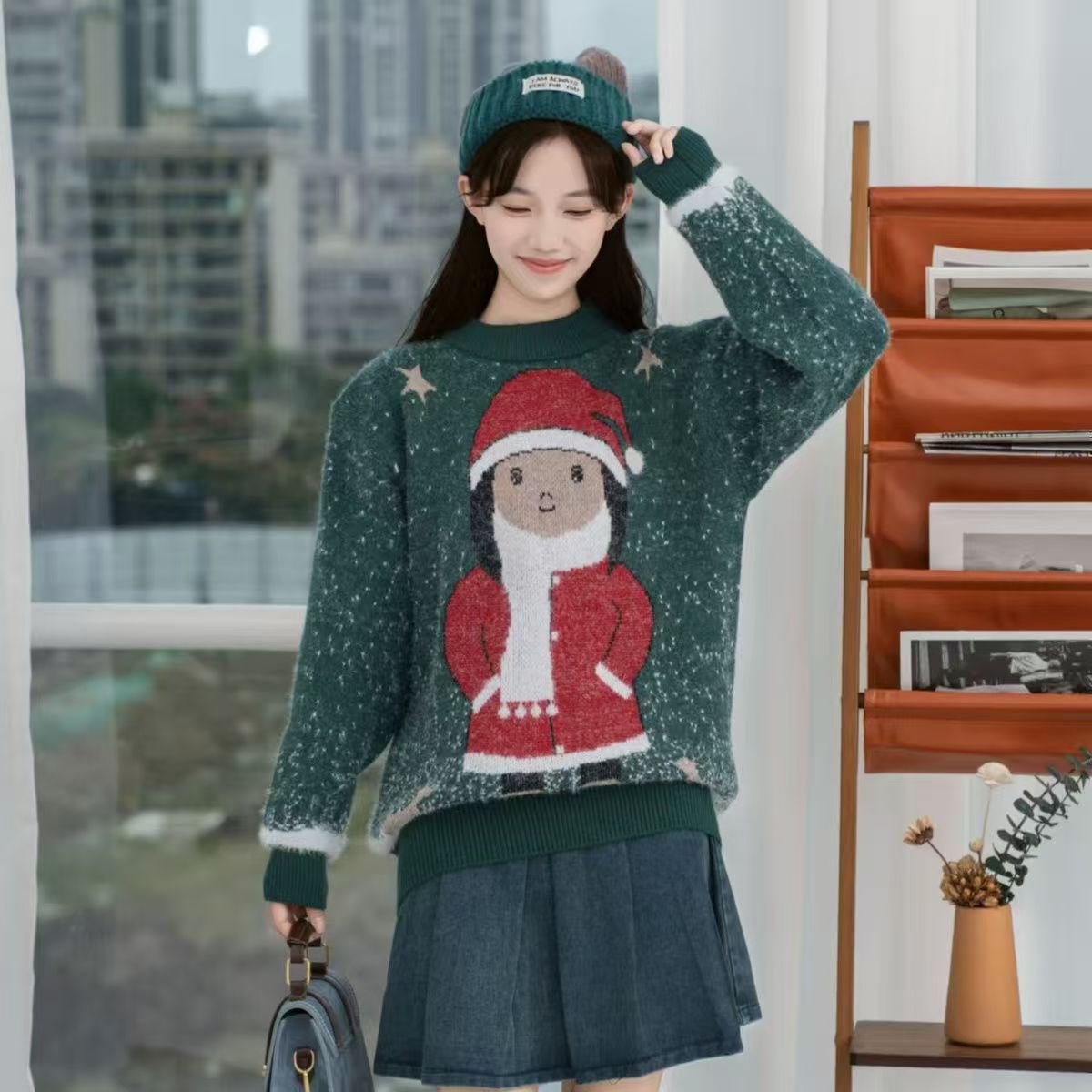 Women's Christmas sweater with Christmas tree motif