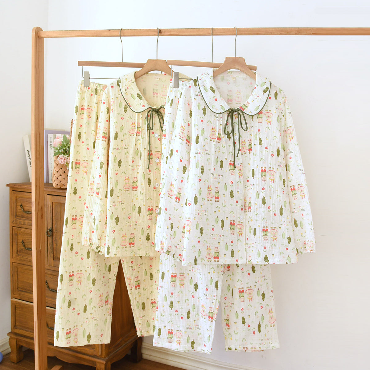 Cotton crepe house suit, long, lightweight