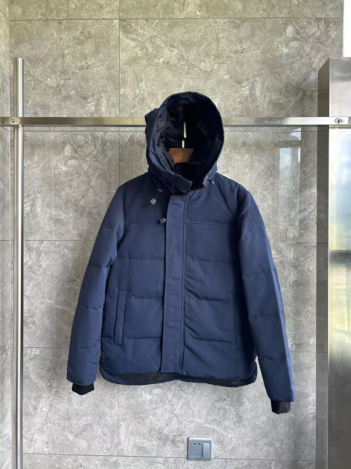 Padded down jacket for women and men