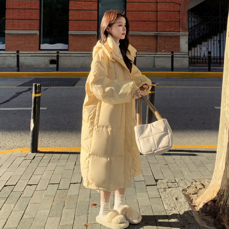 Mid-length, padded women's coat, knee-length
