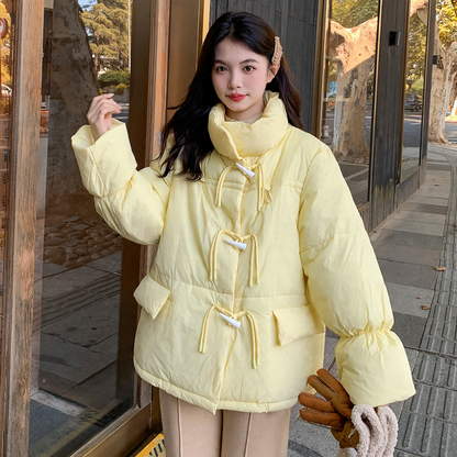 Short women's quilted jacket in oversized look with toggle buttons