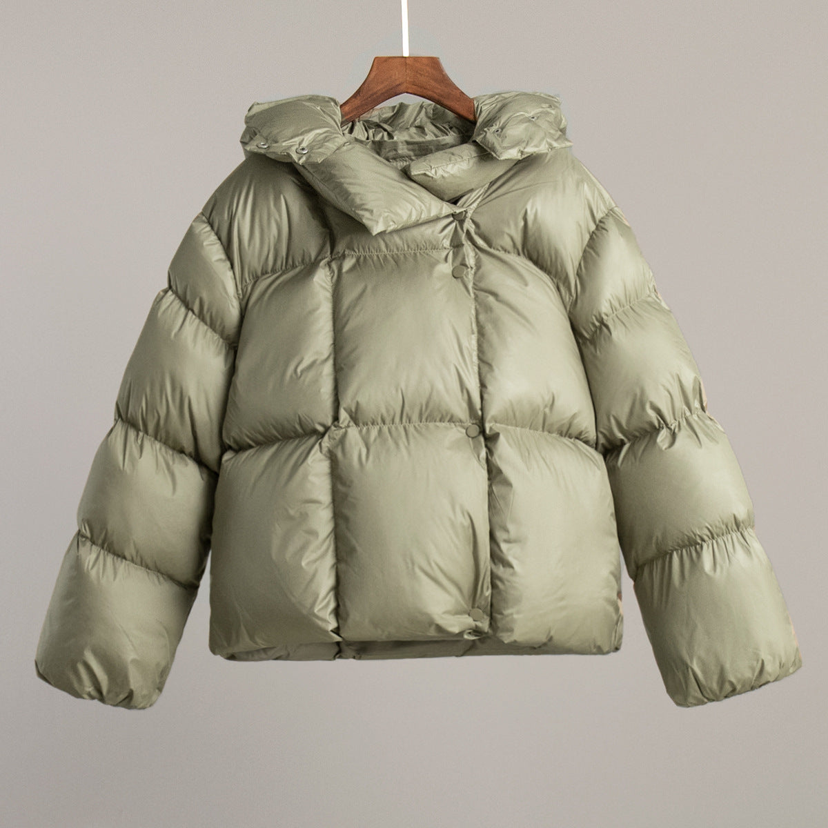 Short women's quilted jacket with hood