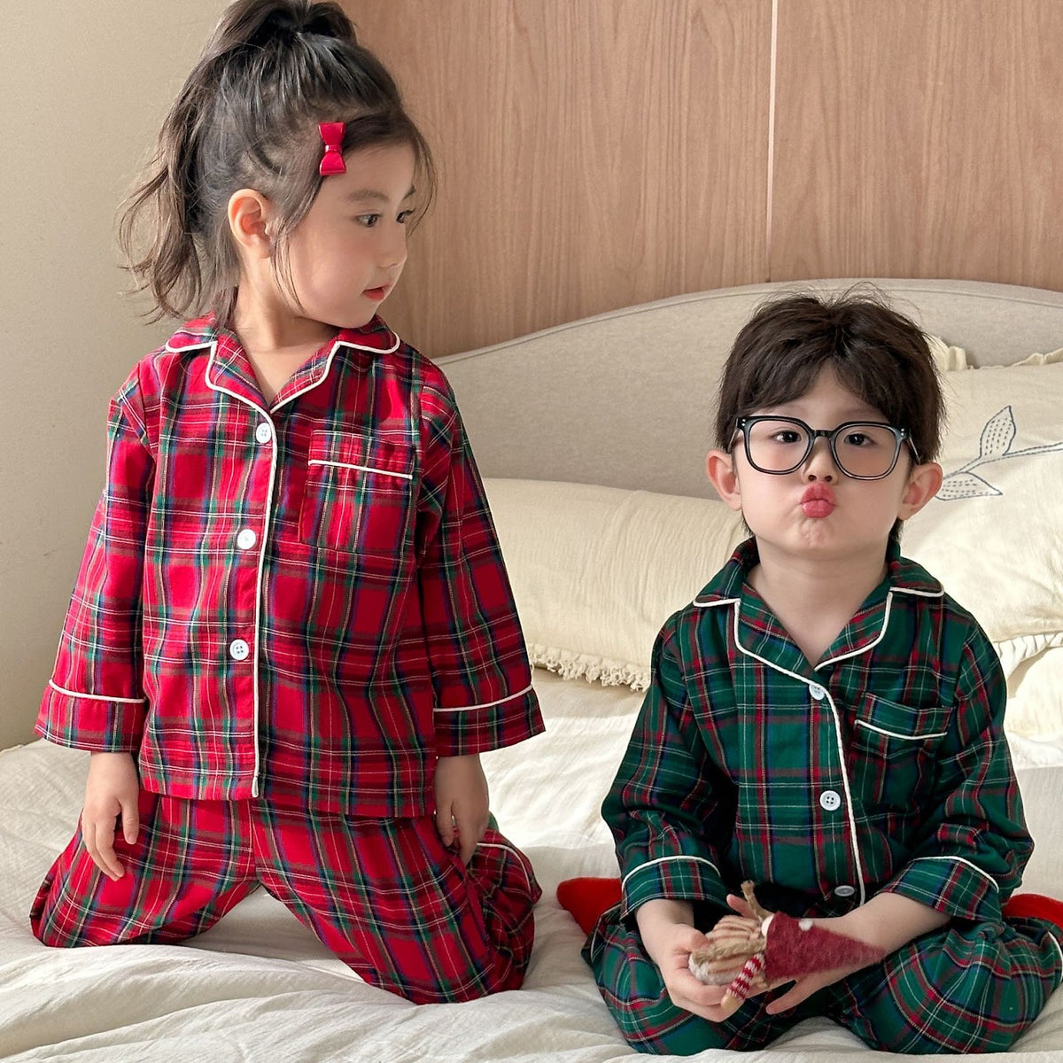 Kids' pajama set made of cotton with a check pattern