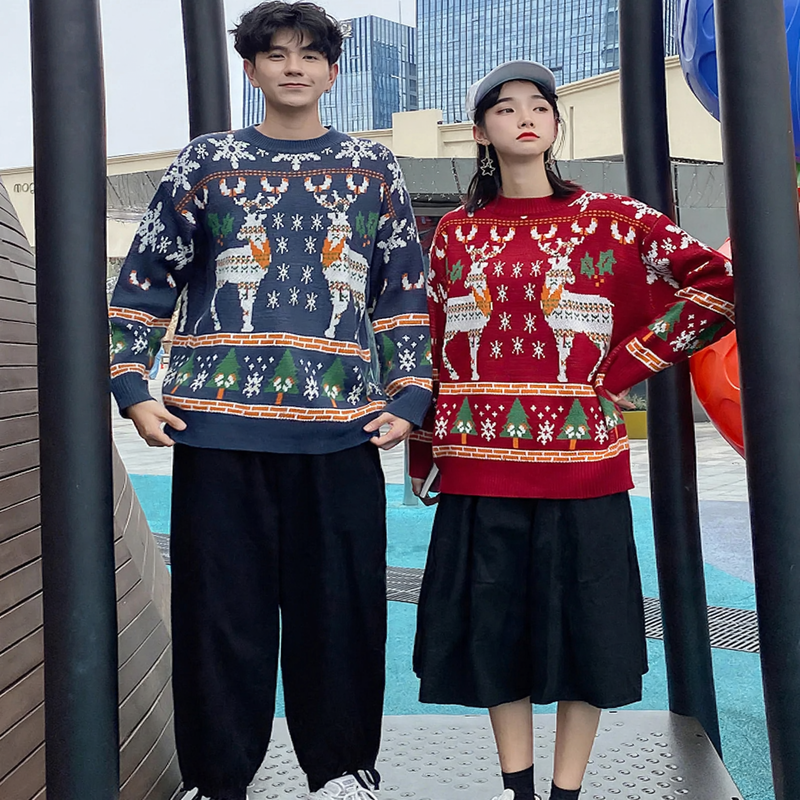 Loose Unisex Christmas Sweater with Reindeer Motif
