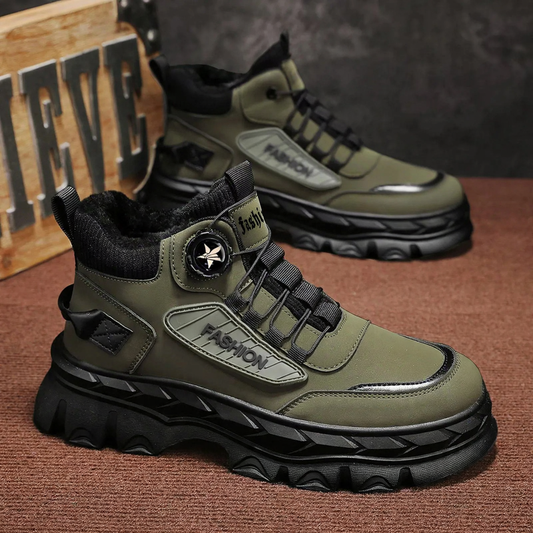 Padded men's boots with twist lock