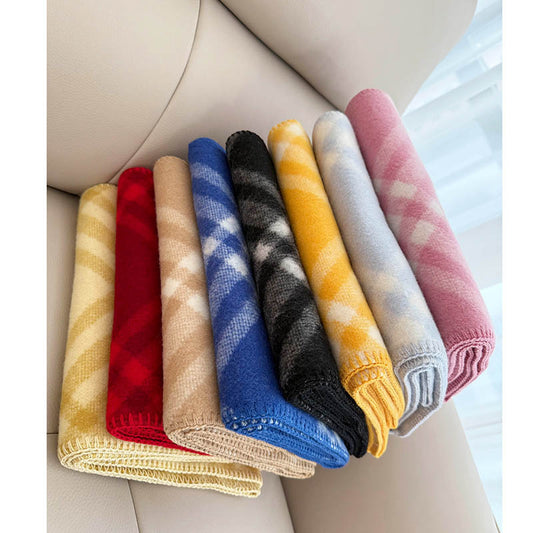 Wool scarf with geometric pattern