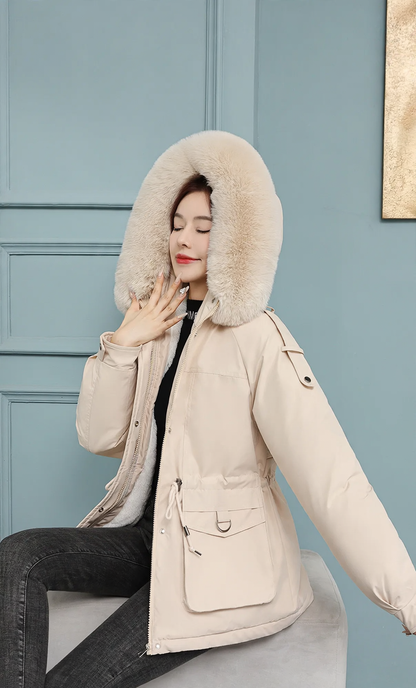 Loose women's parka with faux fur collar