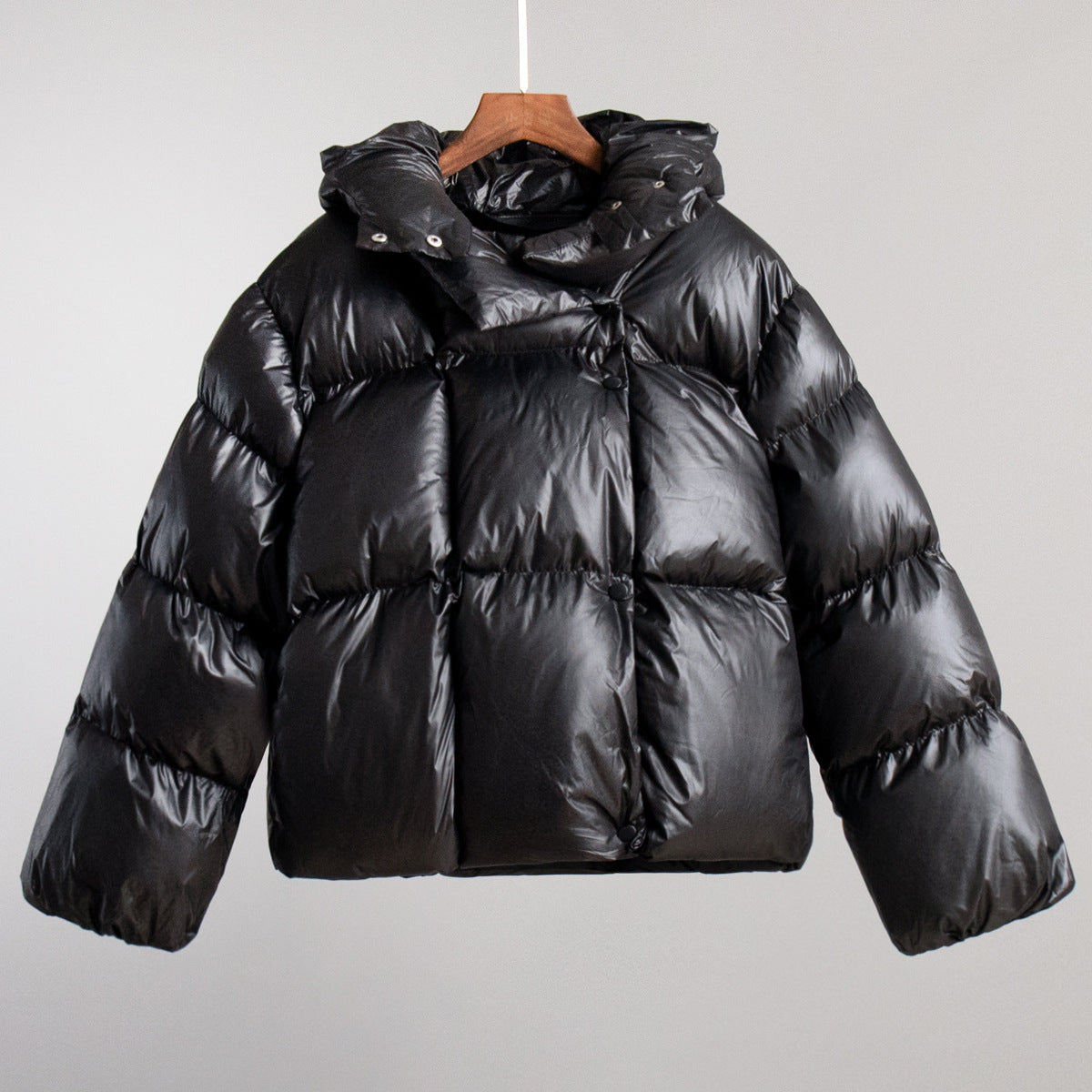 Short women's quilted jacket with hood