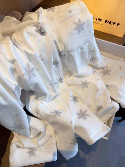 Ladies' pajama with snowflake pattern, island fleece