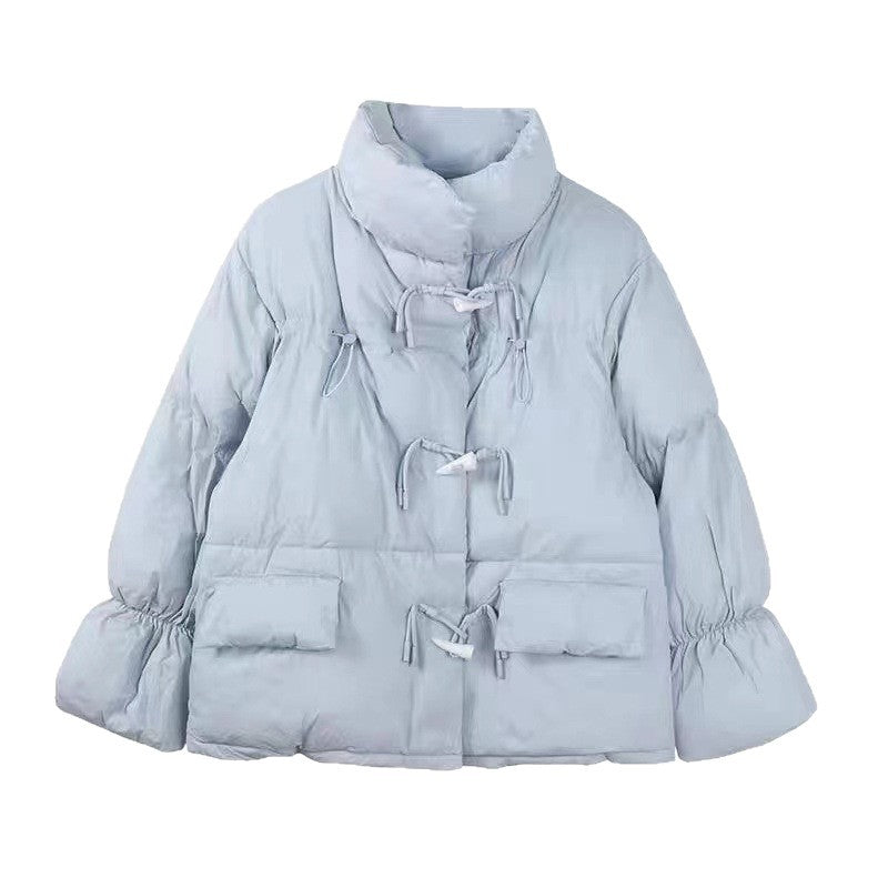 Short women's quilted jacket with toggle buttons, lined