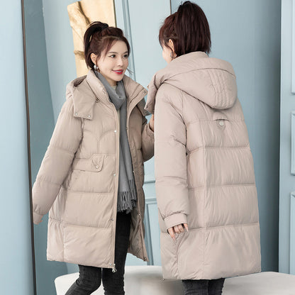 Loose-fitting women's winter jacket, mid-length