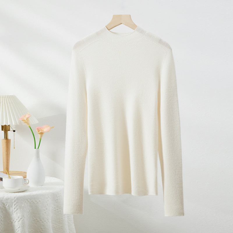 Women's turtleneck sweater made of merino wool