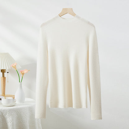Women's turtleneck sweater made of merino wool