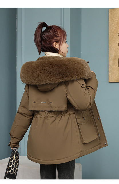 Loose women's parka with faux fur collar