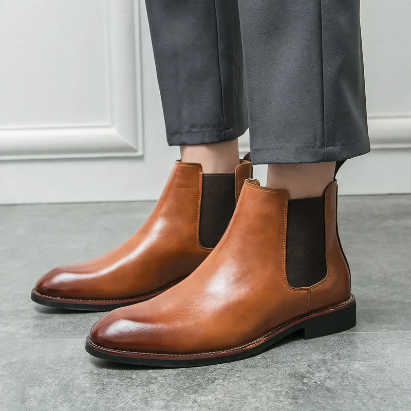 Fashionable men's Chelsea boots, pointed