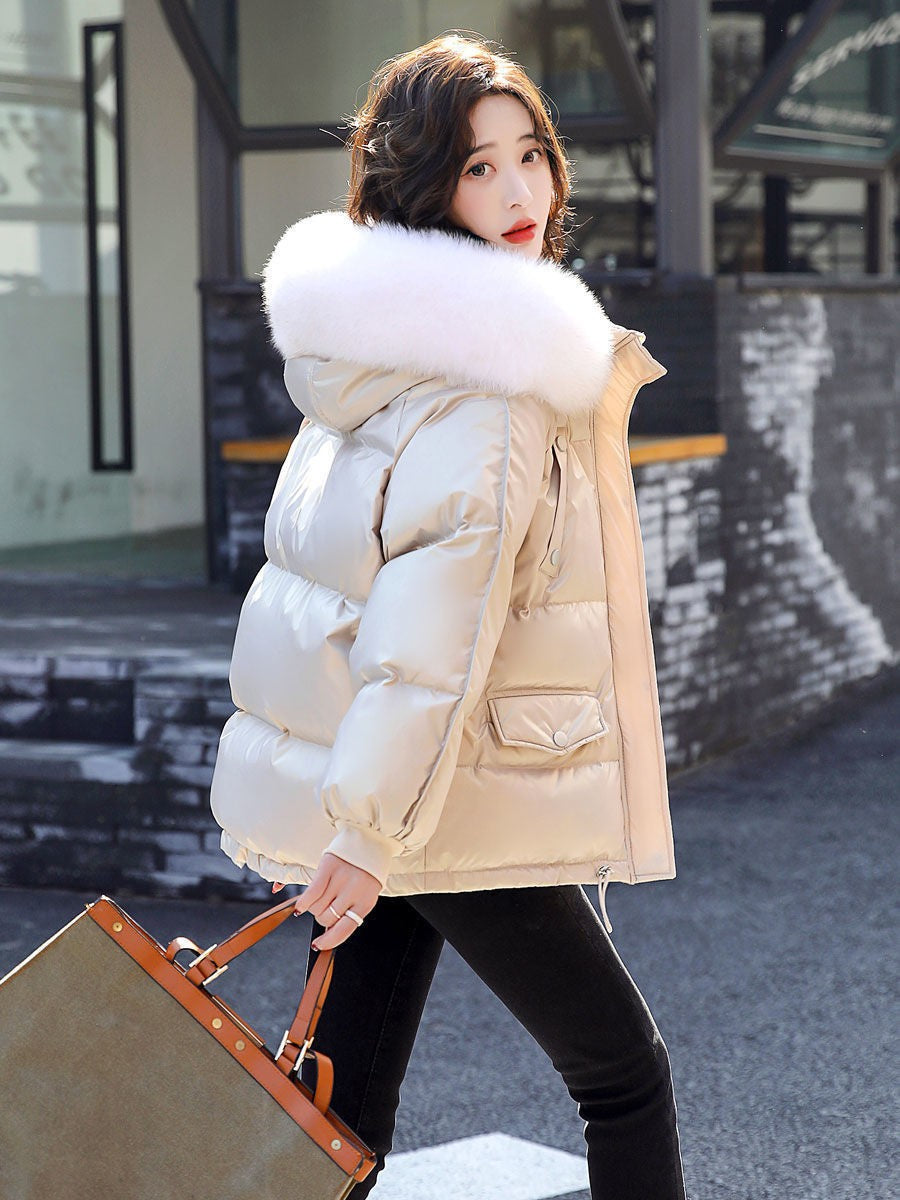 Short women's quilted jacket with faux fur collar