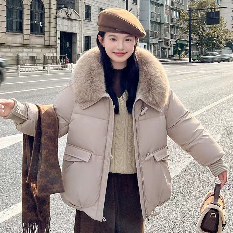 Short women's winter jacket with faux fur collar