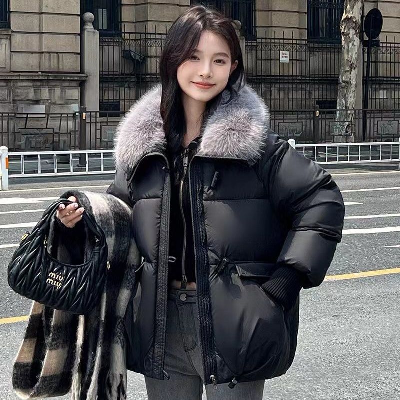 Short women's winter jacket with faux fur collar